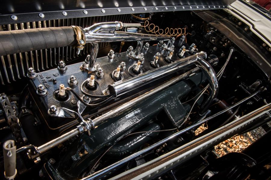 Моторный отсек Ruxton Model C Sedan 1930 года  (фото 18 из 34)
